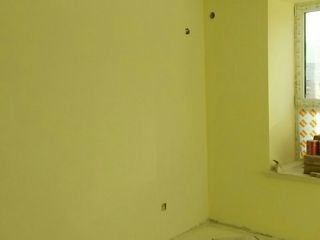 墙、顶面乳胶漆及墙纸铺贴