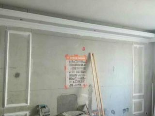 现场背景墙及隔墙施作