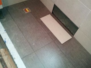 地砖铺贴及地面找平施作