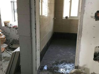 现场背景墙及隔墙施作