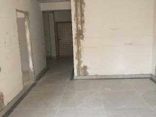 地砖铺贴及地面找平施作