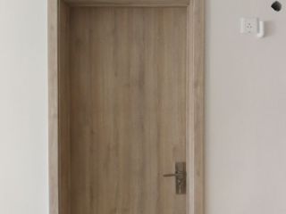 套装门、踢脚线安装