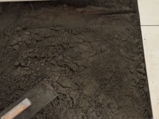 地砖铺贴及地面找平施作
