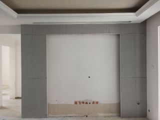 现场背景墙及隔墙施作