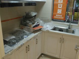 套装门、踢脚线安装
