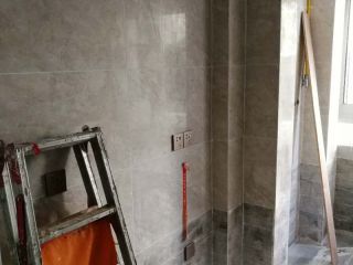 厨房、卫生间墙砖施作