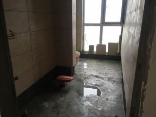 厨房、卫生间墙砖施作