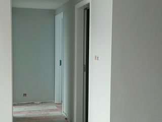 成品门及墙纸铺贴