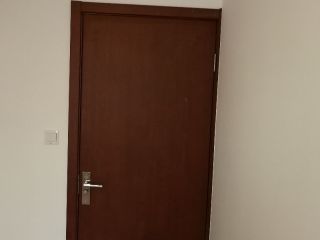 套装门、踢脚线安装
