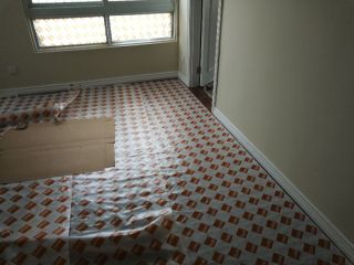 套装门、踢脚线安装