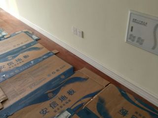 套装门、踢脚线安装