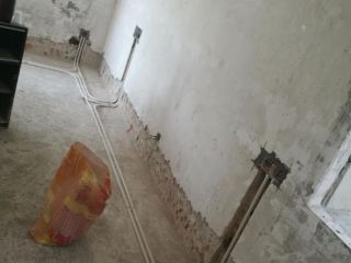 水、电管开槽施作