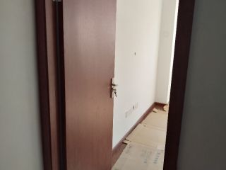 套装门、踢脚线安装