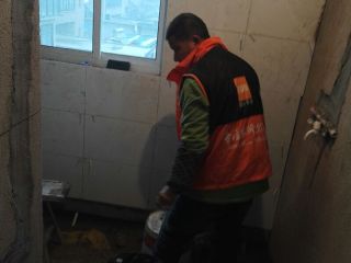 厨房、卫生间墙砖施作