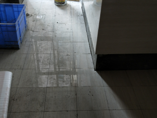 地砖铺贴及地面找平施作