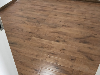 实木复合地板铺设