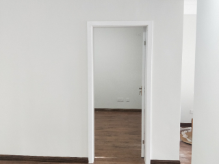 套装门、踢脚线安装