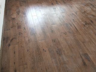 套装门、踢脚线安装