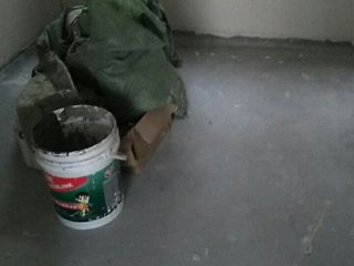 地砖铺贴及地面找平施作