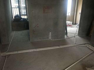 水、电管开槽施工
