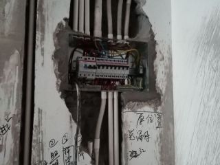 强、弱电布管，穿线施作