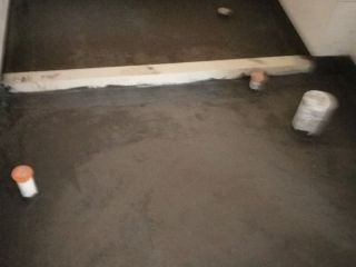 地砖铺贴及地面找平施作