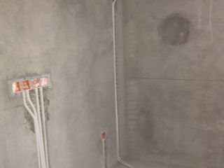 水、电管开槽施作
