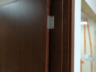 套装门、踢脚线安装