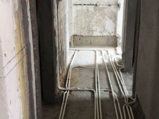 水、电管开槽施作