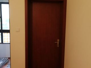 套装门、踢脚线安装