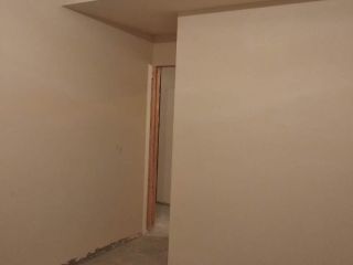 现场背景墙及隔墙施作