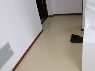 套装门、踢脚线安装