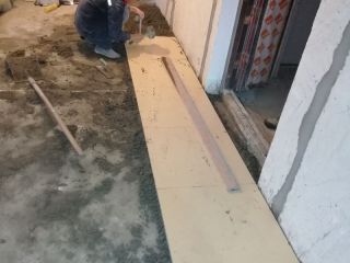地砖铺贴及地面找平施作