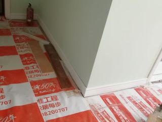套装门、踢脚线安装