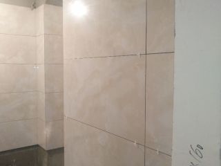 厨房、卫生间墙砖施作
