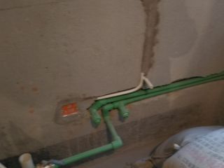 水、电管开槽施作