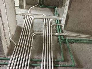 强、弱电路穿线施作