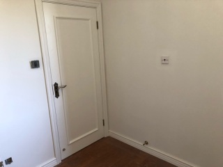 套装门、踢脚线安装