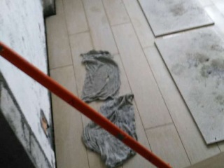 地砖铺贴及地面找平施作