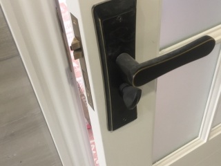 成品门及墙纸铺贴