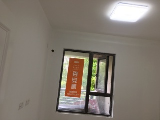 现场背景墙及隔墙施作