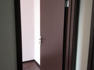 套装门、踢脚线安装