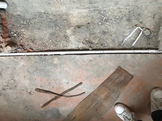 水、电管开槽施作