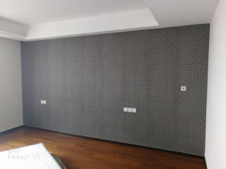 现场背景墙及隔墙施作
