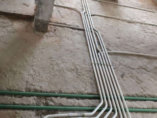 水、电管开槽施作