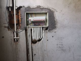 强、弱电路穿线施作