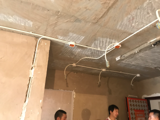 水、电管开槽施作