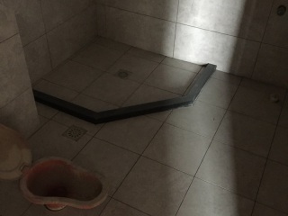 地砖铺贴及地面找平施作