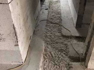 水、电管开槽施作