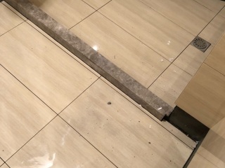 地砖铺贴及地面找平施作